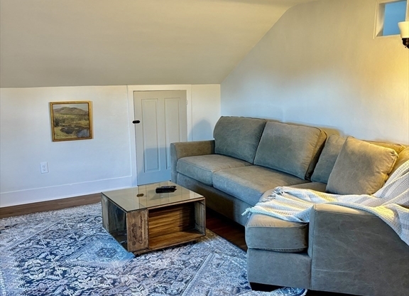 1 bed, 1 bath, 700 sqft, $1,750, Unit 3rd flr