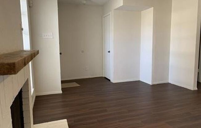 2 bed, 1.5 bath For Lease
