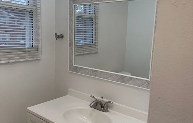 1 bed, 1 bath, 720 sqft, $1,300, Unit 20