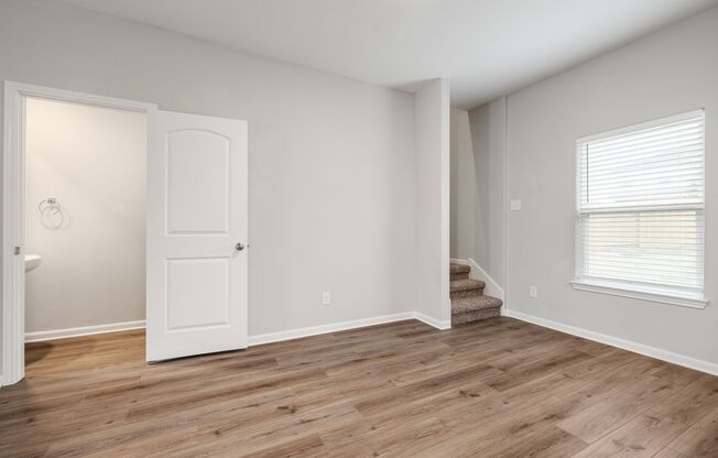 Contemporary Charm in Hightop Ridge | Spacious Layout & Large Private Backyard