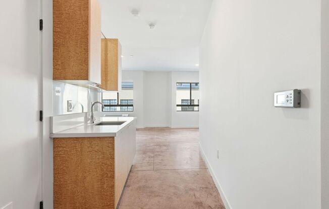 Studio, 1 bath, 305 sqft, $1,895, Unit 560