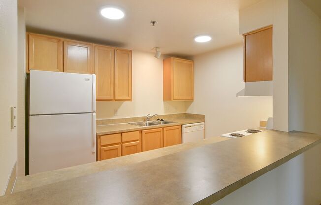 3 beds, 2 baths, $2,400, Unit 208