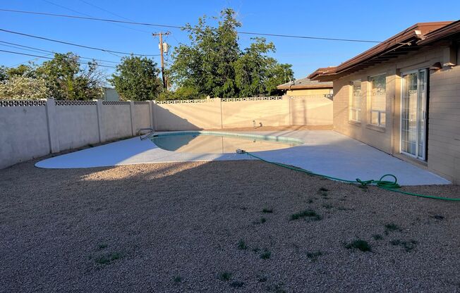 4 BRM 2 BA IN BEAUTIFUL TEMPE, WITH POOL 1 MILE FROM ASU