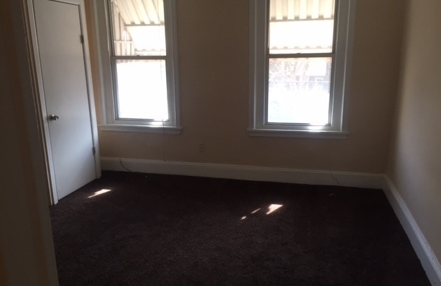 2 beds, 1 bath, $1,000