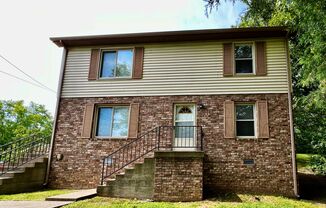 Cozy 2 Bedroom, 1.5 Bath Townhouse in Hermitage!