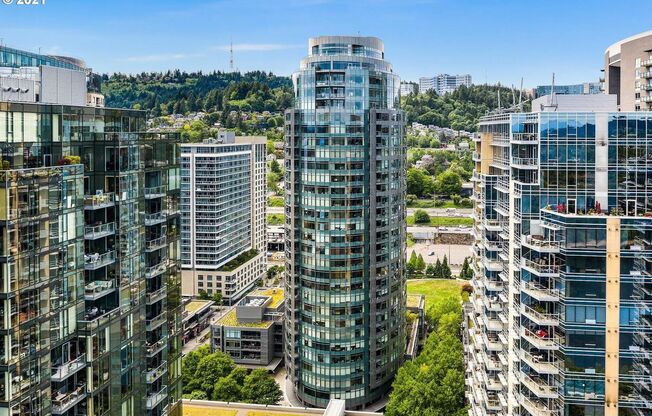 All Inclusive Fully Furnished Corner Studio Unit on SW Waterfront Steps to OHSU!