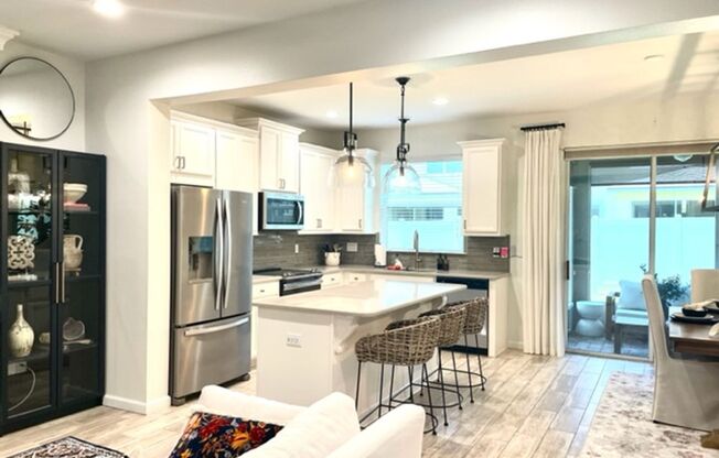 3/2.5 FURNISHED OPTION- No deposit for qualified applicants! Short Term Available!