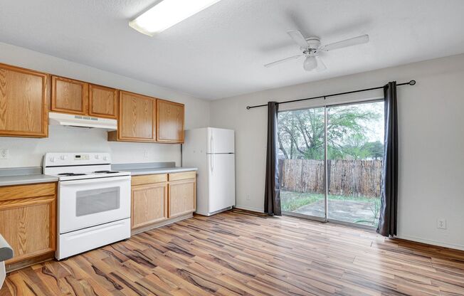 ***MOVE-IN SPECIAL: ONE WEEK FREE***Private Cul-de-Sac Living in Desirable Bridgewood