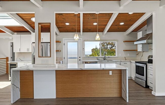 Modern 4-Bedroom Crestmoor Home with Expansive Views