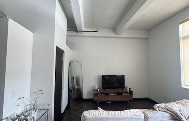 1 bed, 1 bath, 689 sqft, $1,575, Unit 306