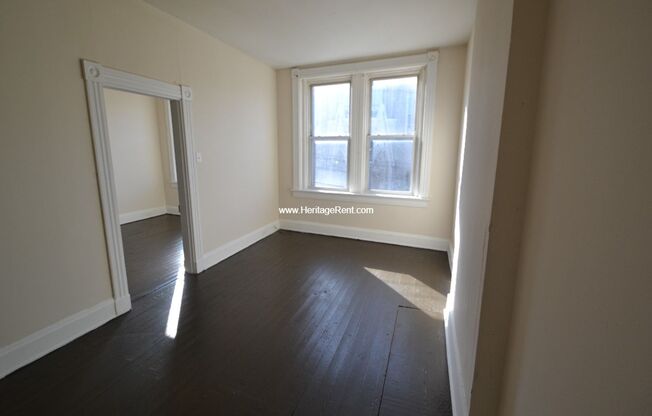 1 bed, 1 bath, 600 sqft, $850, Unit 1042 Marshall Avenue 2nd Floor Front