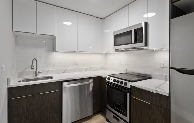 2 beds, 1 bath, 430 sqft, $2,175, Unit 6G