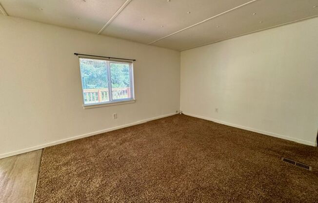 2 beds, 1 bath, 728 sqft, $1,400, Unit 571 E. Colonel Wright Road