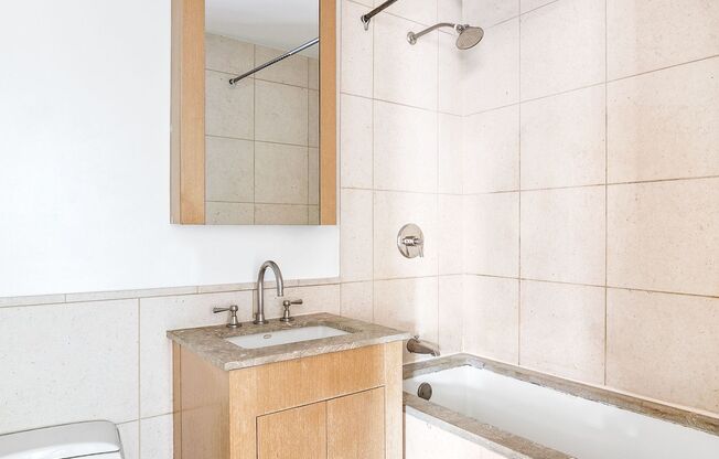 1 bed, 1 bath, 667 sqft, $4,300, Unit 17E