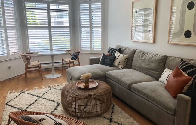 1BR/1BA Renovated Condo on Fillmore Street!  Parking! Storage! Laundry!  PROGRESSIVE