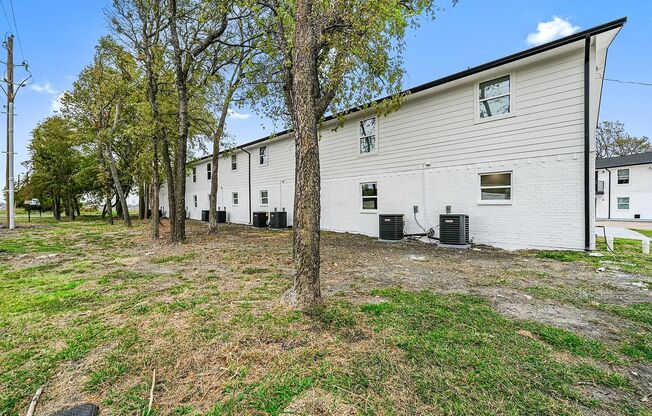 2 beds, 1 bath, 750 sqft, $1,145, Unit 8