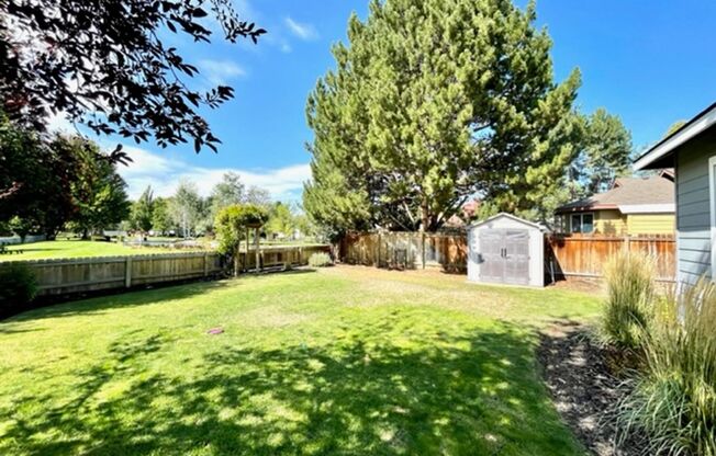 New listing in a quiet neighborhood in NE Bend!  Available for the New Year!  Plan ahead!