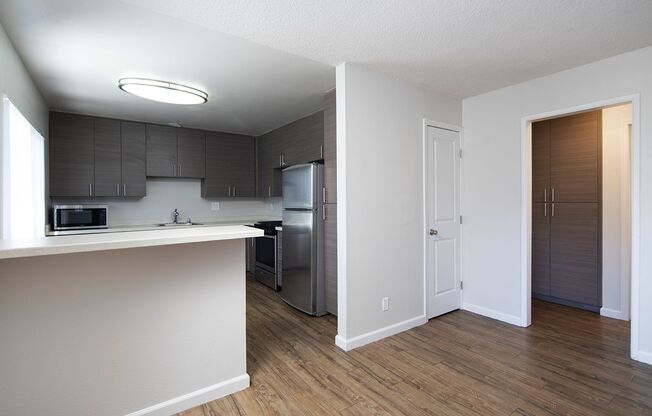 2 beds, 1 bath, 854 sqft, $2,895, Unit 07-02