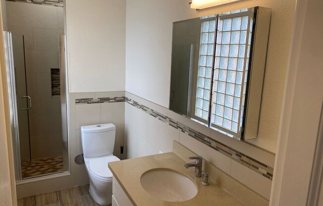 Studio, 1 bath, $2,400, Unit 3rd Floor Unit