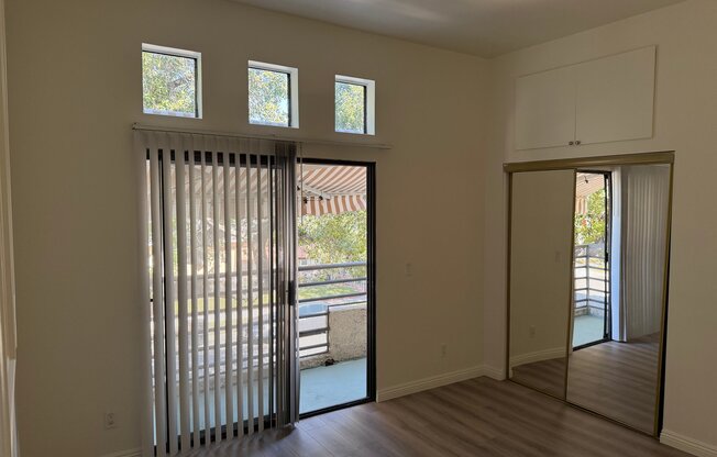 1801 W VICTORY BLVD