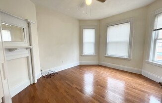 4 beds, 1 bath, $2,800, Unit #2