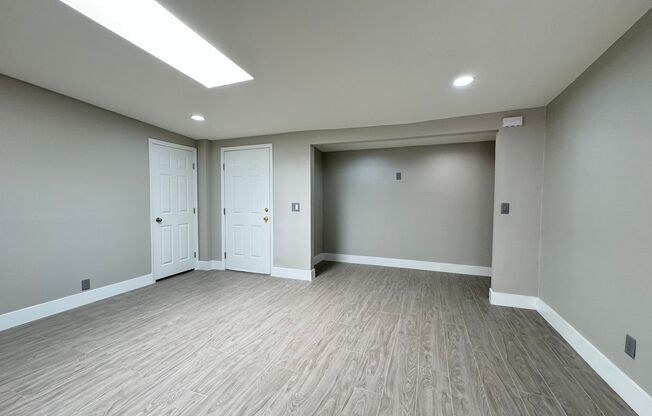1724 Izabella Ave / Move-In Ready!! 5 Bed & 2 Bath Home w/ NO HOA!!