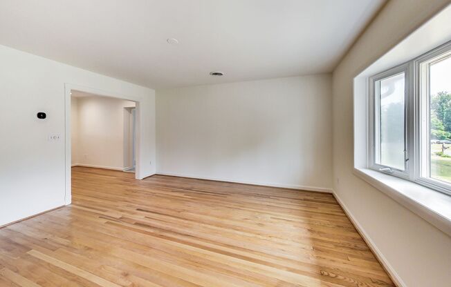 5 Bed / 3 Bath / deep lot/ 2 driveways and Garage MAIN Level Bedroom