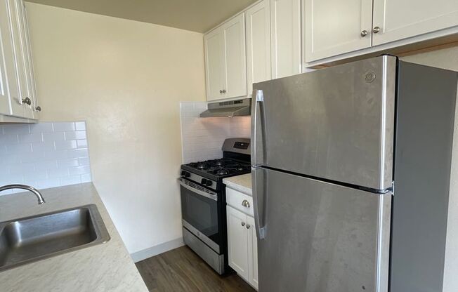 2 beds, 1 bath, 835 sqft, $1,695, Unit 612