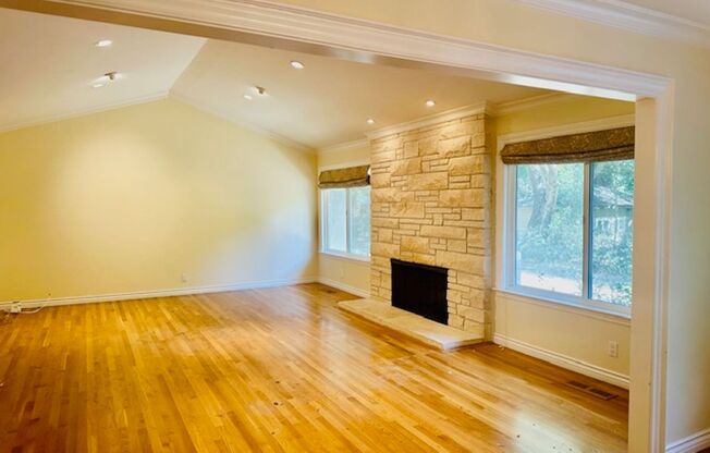 Saratoga Beauty!! Private, tranquil setting you will love! Top Schools! Walk to downtown!