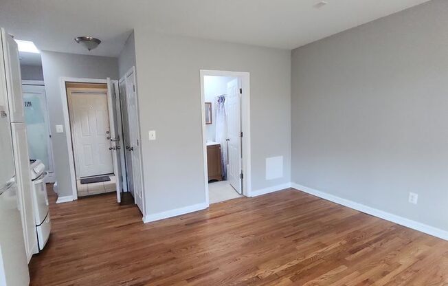 Studio, 1 bath, $825, Unit 2414 Saint Paul Street - 4