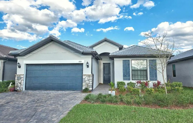 4729 IMPERIAL EAGLE DR