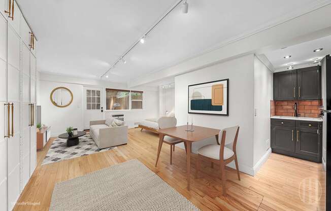 335 E 51 ST