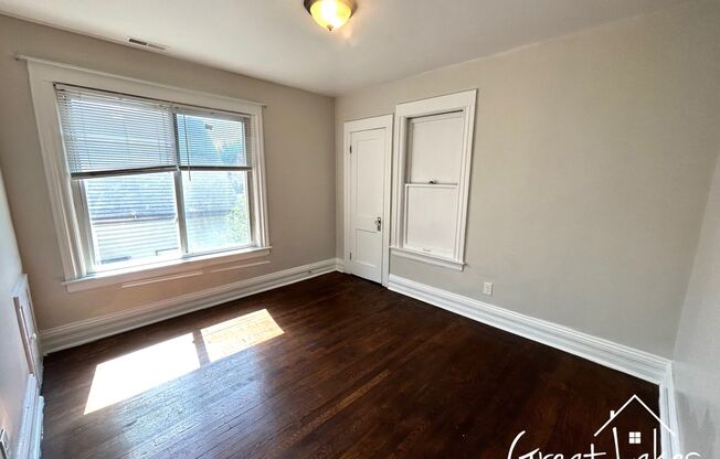 3 beds, 1 bath, $1,100, Unit 1647