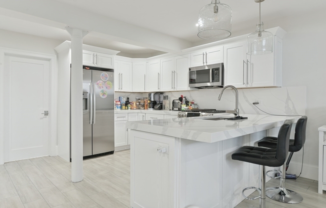 467 E 8 ST
