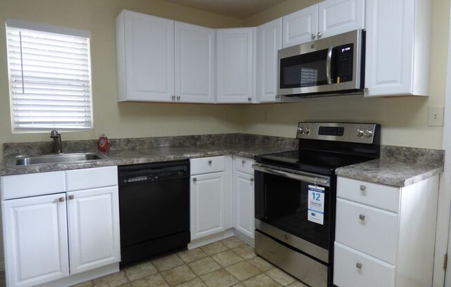 2 beds, 1 bath, $1,600