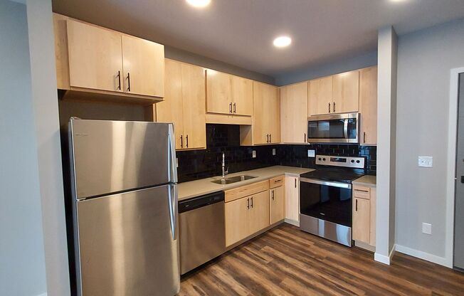 1 bed, 1 bath, 633 sqft, $1,299, Unit 132