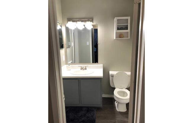 2 beds, 1.5 baths, 811 sqft, $1,090