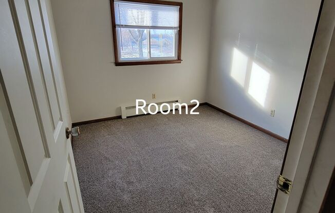 Great 2 Bedroom Near Downtown Shakopee With Parking!