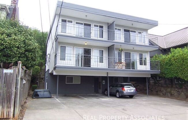 2832 14 AVE W