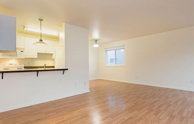 2 beds, 1 bath, 888 sqft, $2,695, Unit C-208