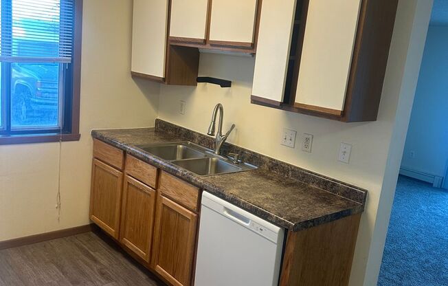 2 beds, 1 bath, 900 sqft, $850, Unit 115