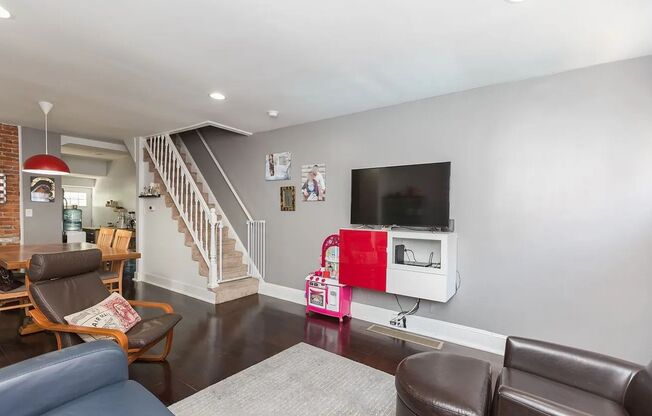 Stunning 2-Bedroom Townhome in Point Breeze! PHA Vouchers Accepted!