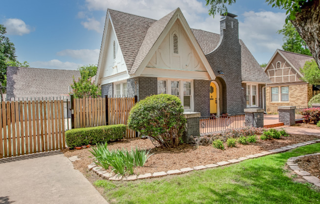 2528 Cockrell Ave