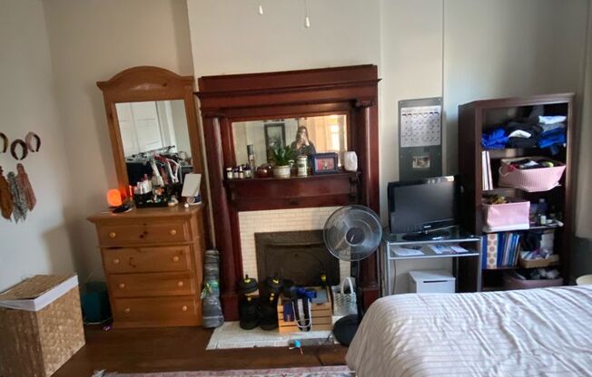 2 beds, 1 bath, $1,700