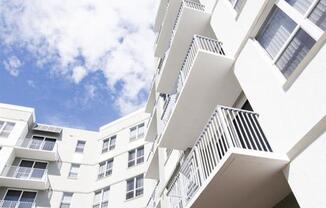 Welcome to Courtside Apartments