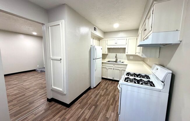 1 bed, 1 bath, 700 sqft, $965, Unit Unit 103