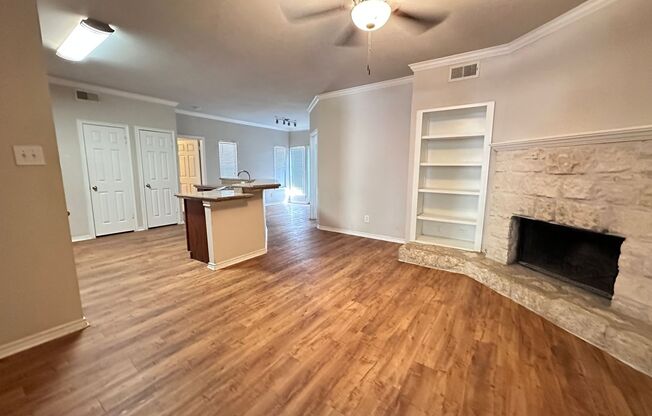 2 beds, 2 baths, $1,595, Unit Unit 811