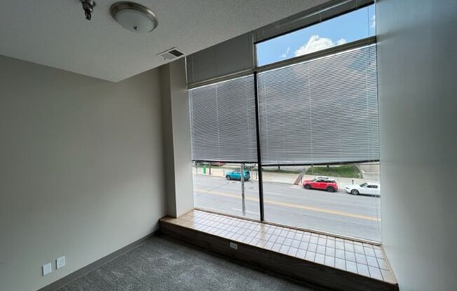 2 beds, 1 bath, 800 sqft, $1,000, Unit 204