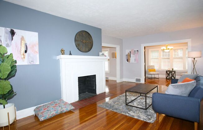 4 Bed - 1 Full Bath Colonial for Rent in Cleveland Heights!