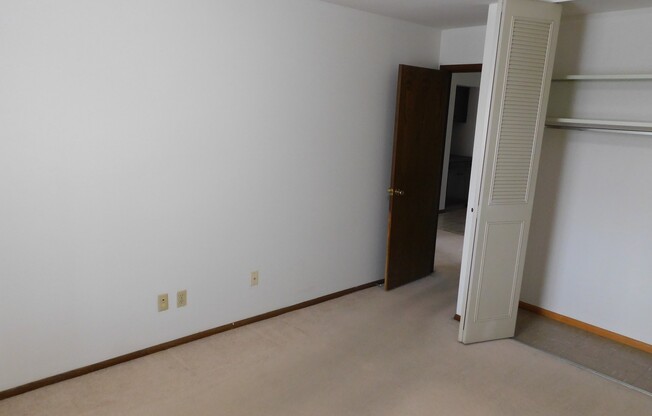 2 beds, 1 bath, $770